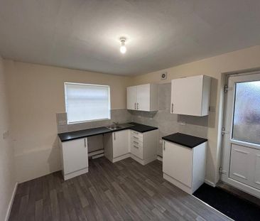 2 bedroom semi-detached house to rent - Photo 6