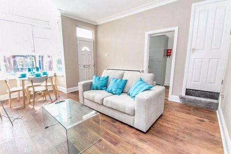 3 bedroom terraced house to rent - Photo 4