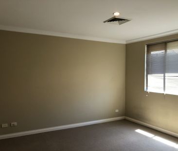 FANTASTIC LOCATION FAMILY HOME - Photo 3