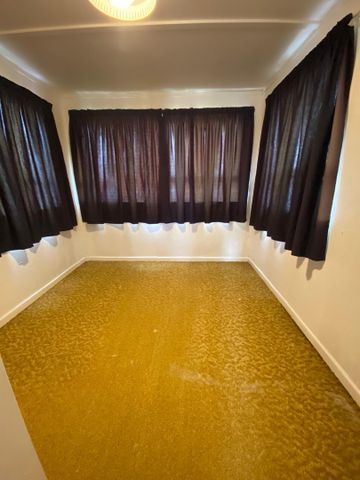 DRURY, 5 BEDROOMS - Photo 3