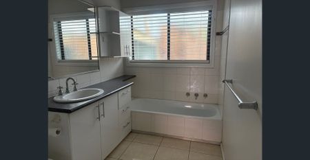 4 bedroom home - Photo 4