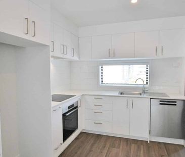 Stylish, Brand New Townhouse in Mangere Bridge - Photo 3