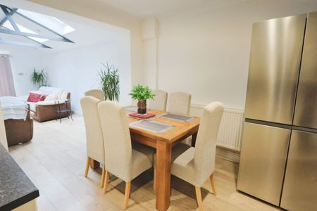 4 Bedroom Home – Medium Let - Photo 5