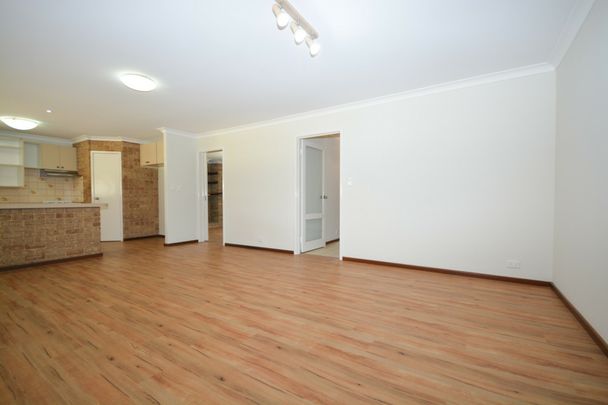 Large Family Home - Freshly Painted in Prime Halls Head Location! - Photo 1