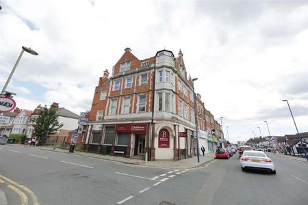 High Street, Edgware, Middlesex, HA8 - Photo 4