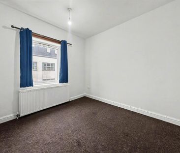 3 bedroom flat to rent - Photo 6