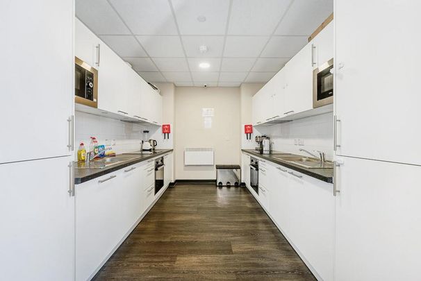Studio to rent - Photo 1