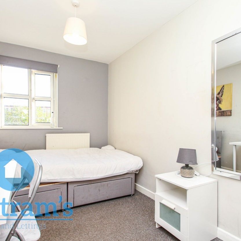 1 bed Apartment for Rent - Photo 1