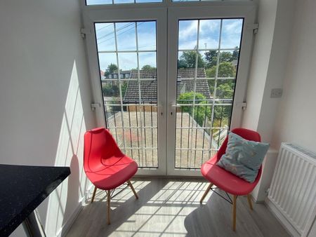 3 bedroom flat to rent - Photo 2