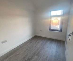 3 bedroom property to rent in Belfast - Photo 4