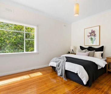 Timeless Grace in Botanic Gardens Precinct! - Photo 3