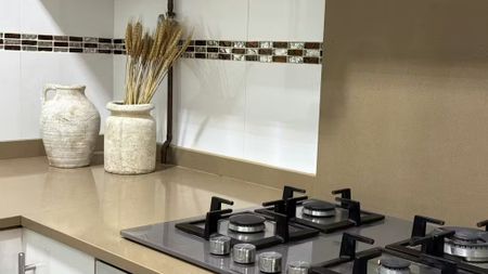 Carrer de lOmet, Valencia, Valencian Community 46011 - Photo 3