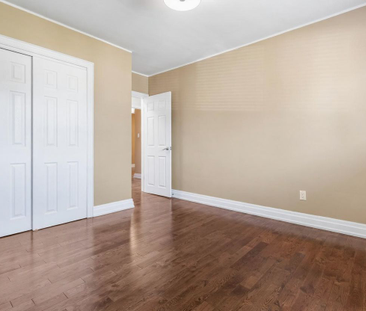 For Lease - 236 Woodale Avenue, Oakville, Ontario - Photo 2