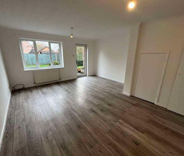 Falcon Fields, Tadley, RG26 - Photo 2