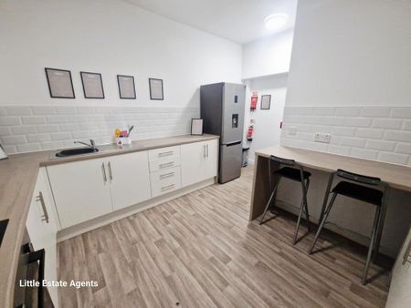 1 bedroom in a house share to rent - Photo 4