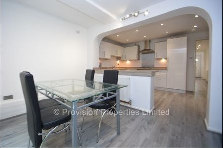 4 Bed House near the Leeds University - Photo 3