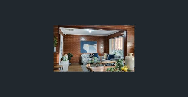 Charming 3 bedroom home - Photo 1