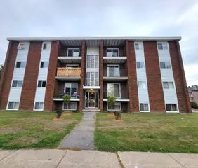 1 room apartment of 83m² in Gatineau - Photo 2