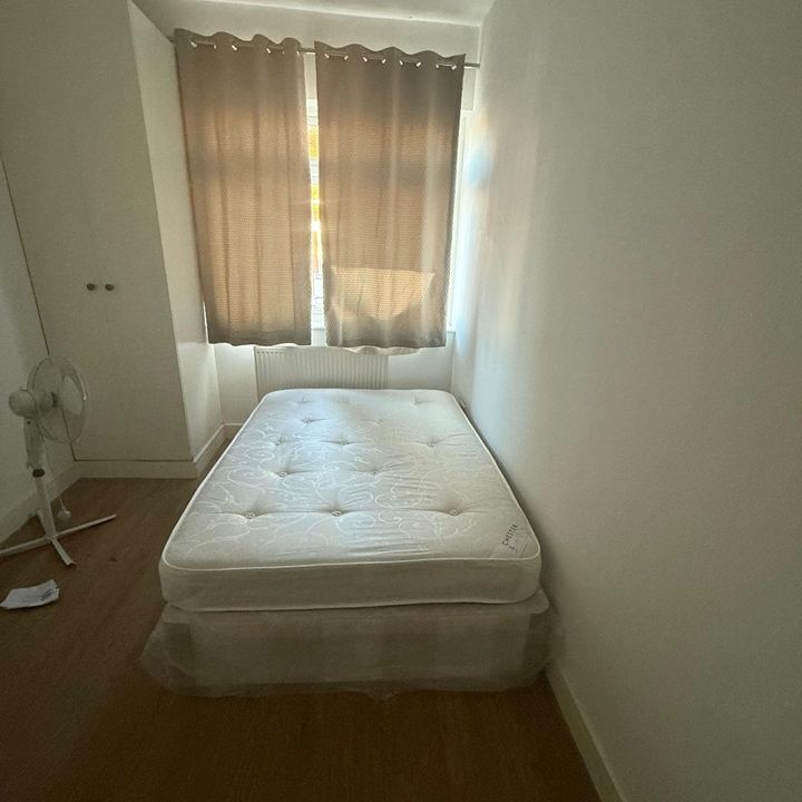 Studio Flat, Central Mansions, SW16 - Photo 1