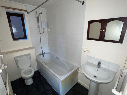2 bedroom ground floor flat to rent - Photo 1