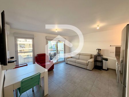 Location Appartement 2 pièces 43m² - Photo 2