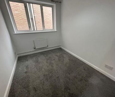 3 bedroom flat to rent - Photo 6