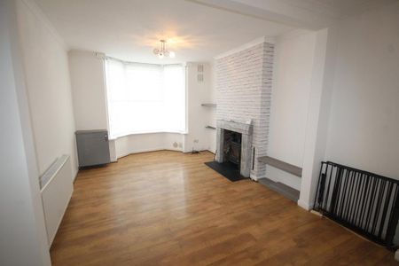 3 bedroom end of terrace house to rent - Photo 3