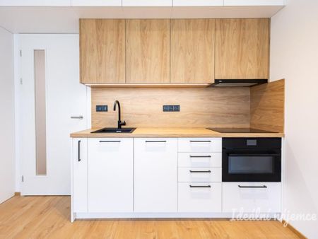 Pronájem bytu 1+kk 33 m2 - Fotografie 2
