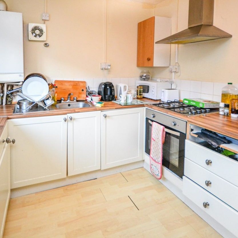 2 bed Flat for Rent - Photo 1