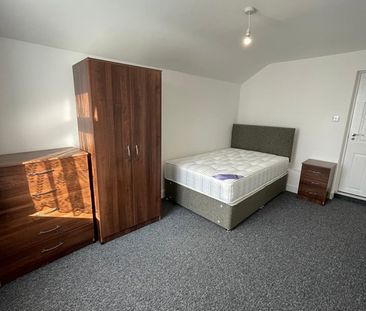 1 Bed Flat, Pitcroft Avenue, RG6 - Photo 5