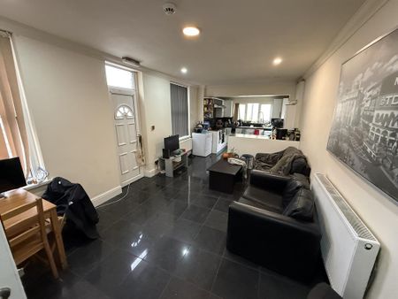 7 bedroom end of terrace house to rent - Photo 3