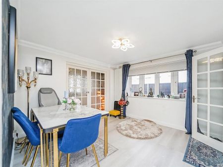 3 bedroom detached house to rent - Photo 2