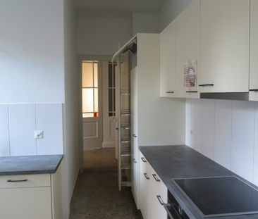 Charmante Altbauwohnung mit Balkon - Photo 2