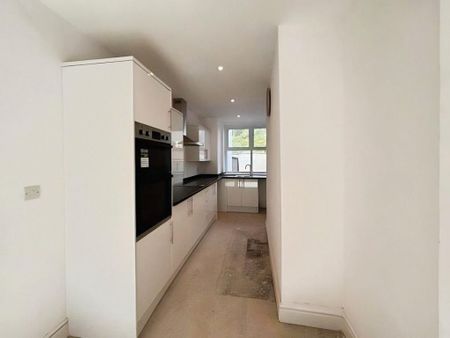 4 bedroom end of terrace house to rent - Photo 2