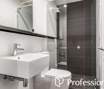 Modern Apartment Living with City Views - Photo 4