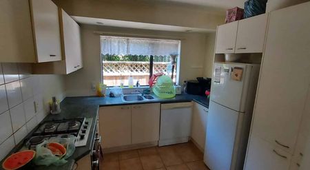 Spacious Family Home in New Lynn - Photo 4