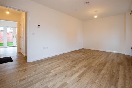 3 bedroom semi-detached house to rent - Photo 2