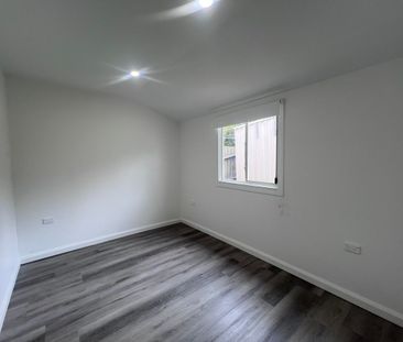 Spacious 3-Bedroom Home with Sunroom and Garden Shed - Photo 4