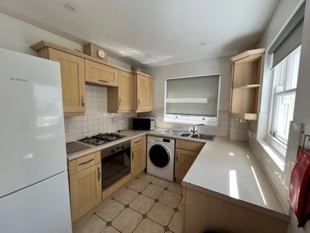 4 bedroom terraced house to rent - Photo 5