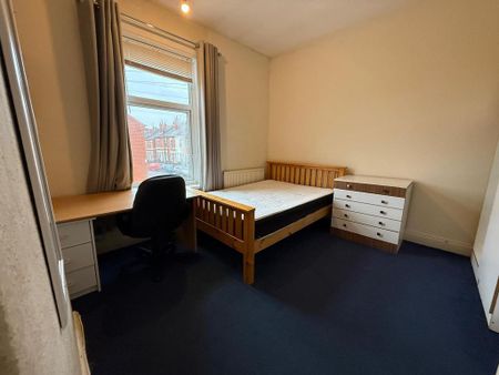 4 bedroom terraced house to rent - Photo 3