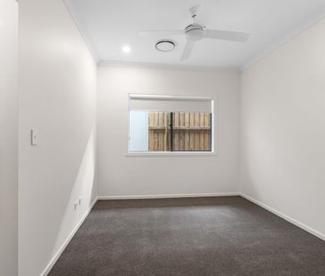 5-BEDROOM FAMILY HOME + DUCTED AC + LARGE YARD! - Photo 4