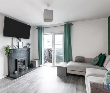 17 Larkspur Rise, Suffolk Road, - Photo 3