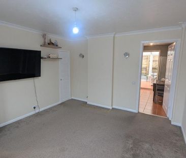 3 bedroom detached house to rent - Photo 2