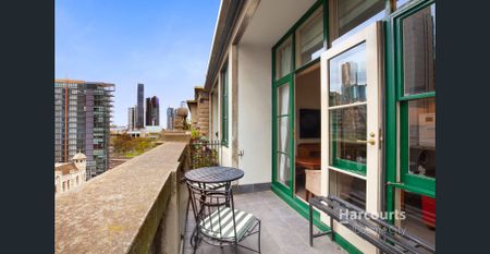 Iconic 'The Grand' - Furnished - Electricity & Cold Water usage Included - Photo 2