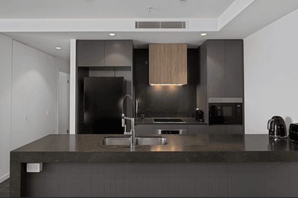 Luxury Living - Highly sought after furnished Apartment on the Gold Coast! - Photo 1