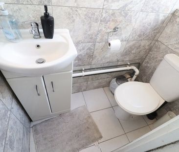 Room in a Shared Flat, Eric Street, E3 - Photo 2