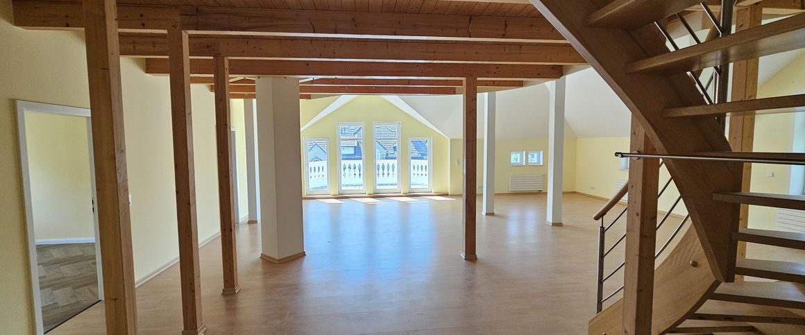 VERMIETUNG EINER KOMFORTABLEN 3–ZIMMER-ALTBAUWOHNUNG IN Bückeburg, Nähe Schlosspark - Photo 1