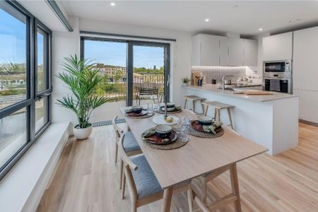 3 bedroom flat to rent - Photo 3