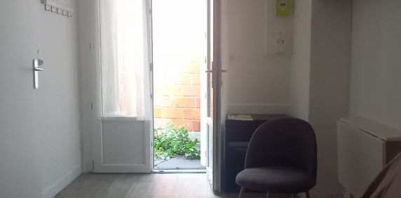 Location Appartement 1 pièce 16m² BORDEAUX 33000 - Photo 2