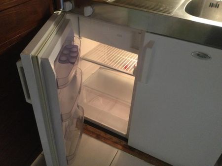 Immaculate ,self contained studio overlooking Eton College playing fields - Photo 3